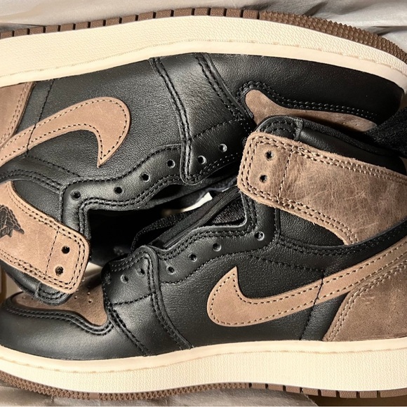 AIR JORDAN RETRO 1 PALOMINO - NEW - SIZE 5Y - Picture 2 of 3